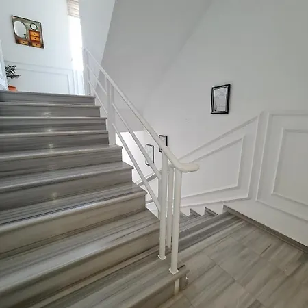 Gjordeni Apartment's Hotell