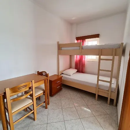 Gjordeni Apartment's Hotell