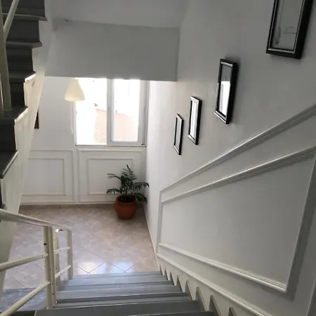 Gjordeni Apartment's Hotell
